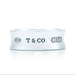 Pre-loved Authentic Tiffany & Co. 1837 Ring